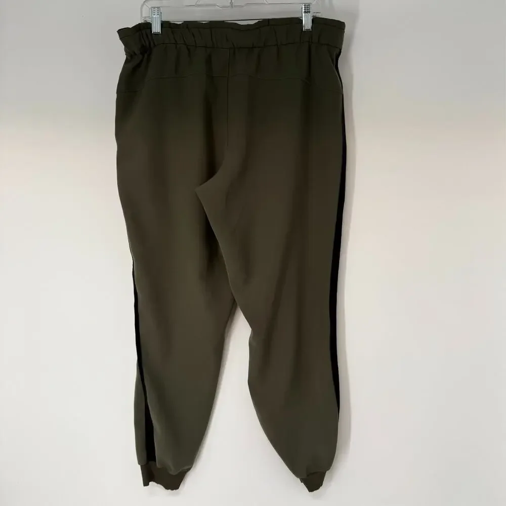 Lululemon On The Fly Jogger Velvet Trim Womens 12 Olive Travel Woven W5CMTS